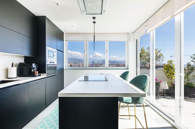 2 makuuhuone Kattohuoneisto vuokrattavana paikassa Torre del Mar, Vélez-Málaga mukana uima-altaan 
autotalli - 2 550 € (Ref: 9765320)