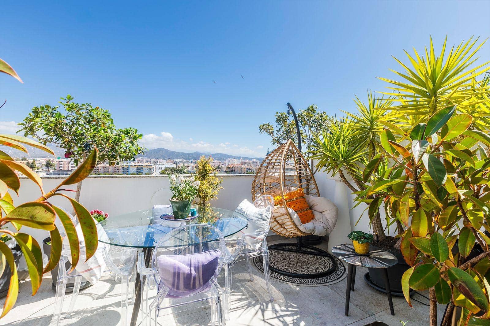 2 bedroom Penthouse for rent in Torre del Mar with pool garage - € 2,550 (Ref: 9765320)