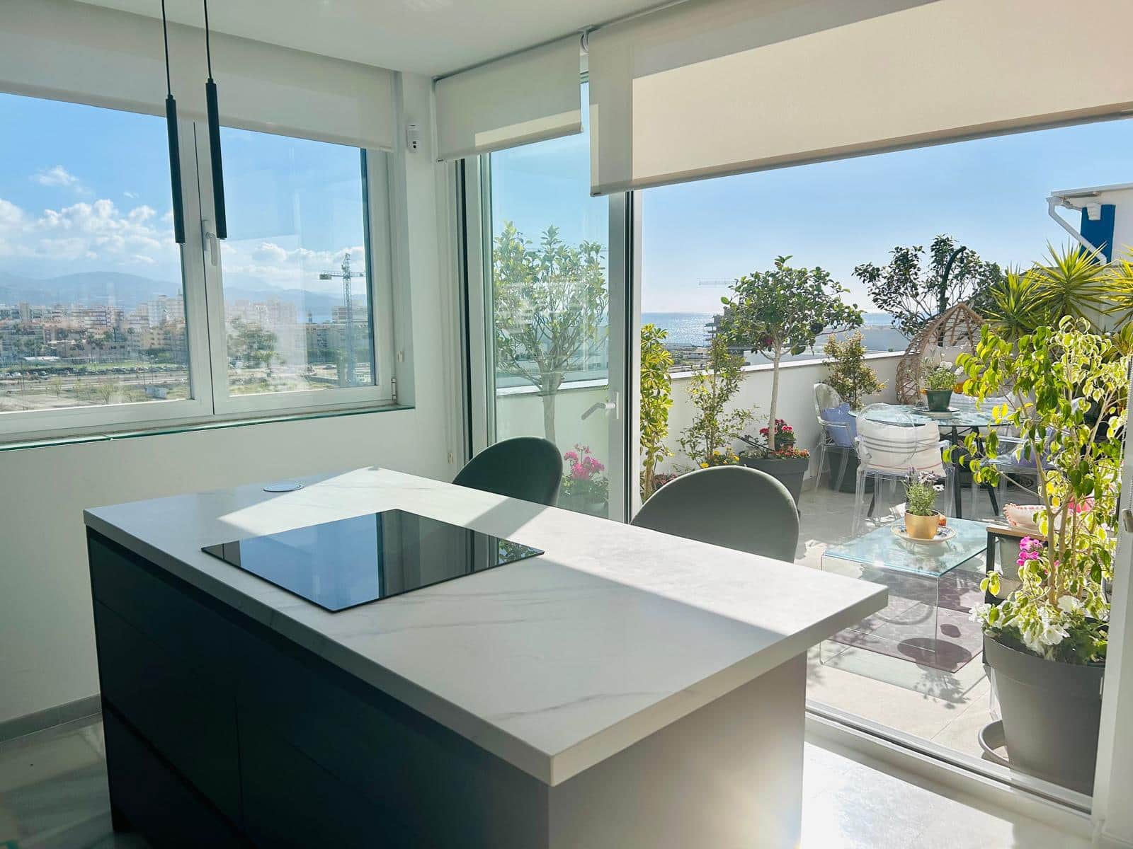 2 bedroom Penthouse for rent in Torre del Mar with pool garage - € 2,550 (Ref: 9765320)