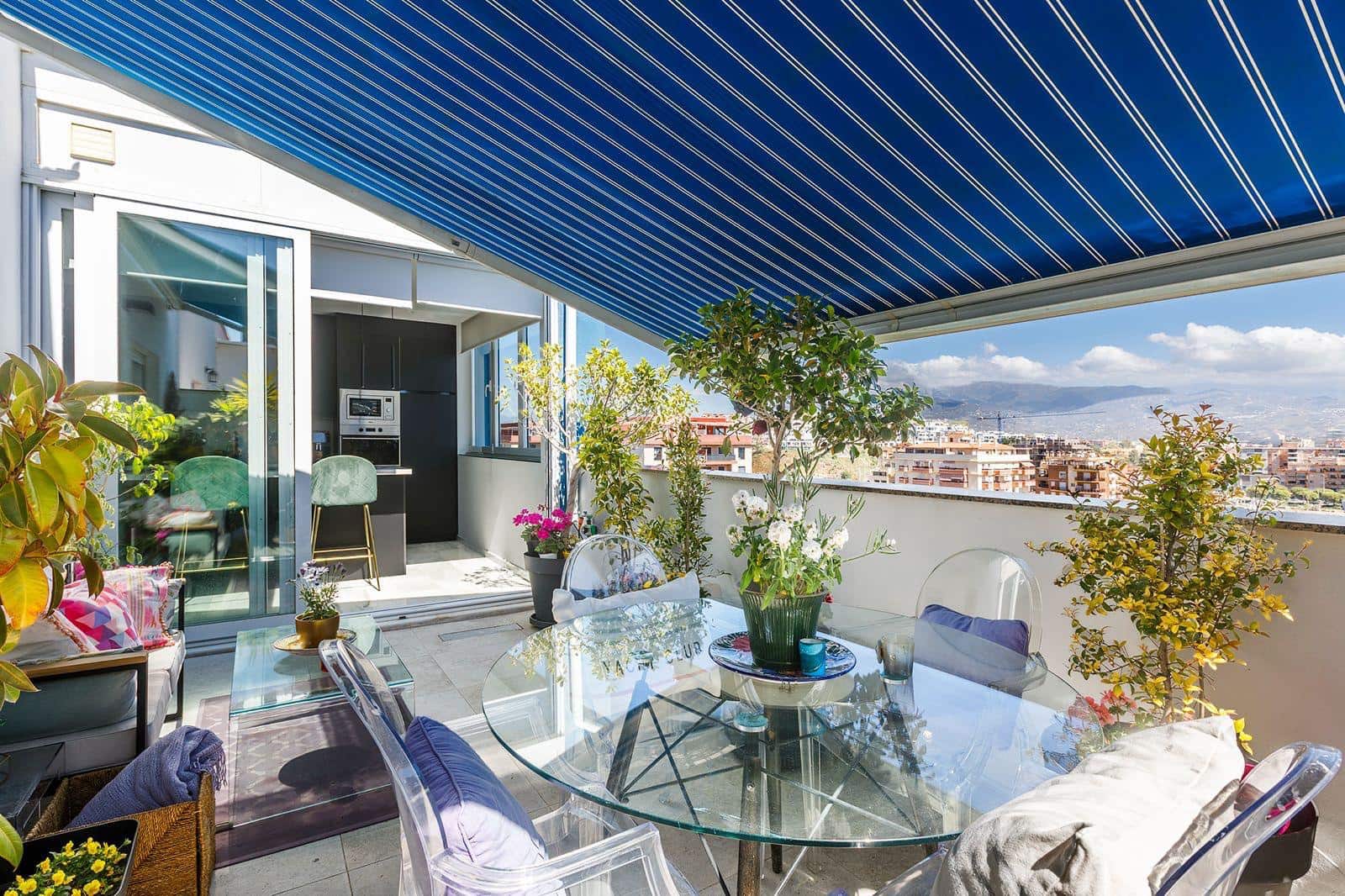 2 bedroom Penthouse for rent in Torre del Mar with pool garage - € 2,550 (Ref: 9765320)