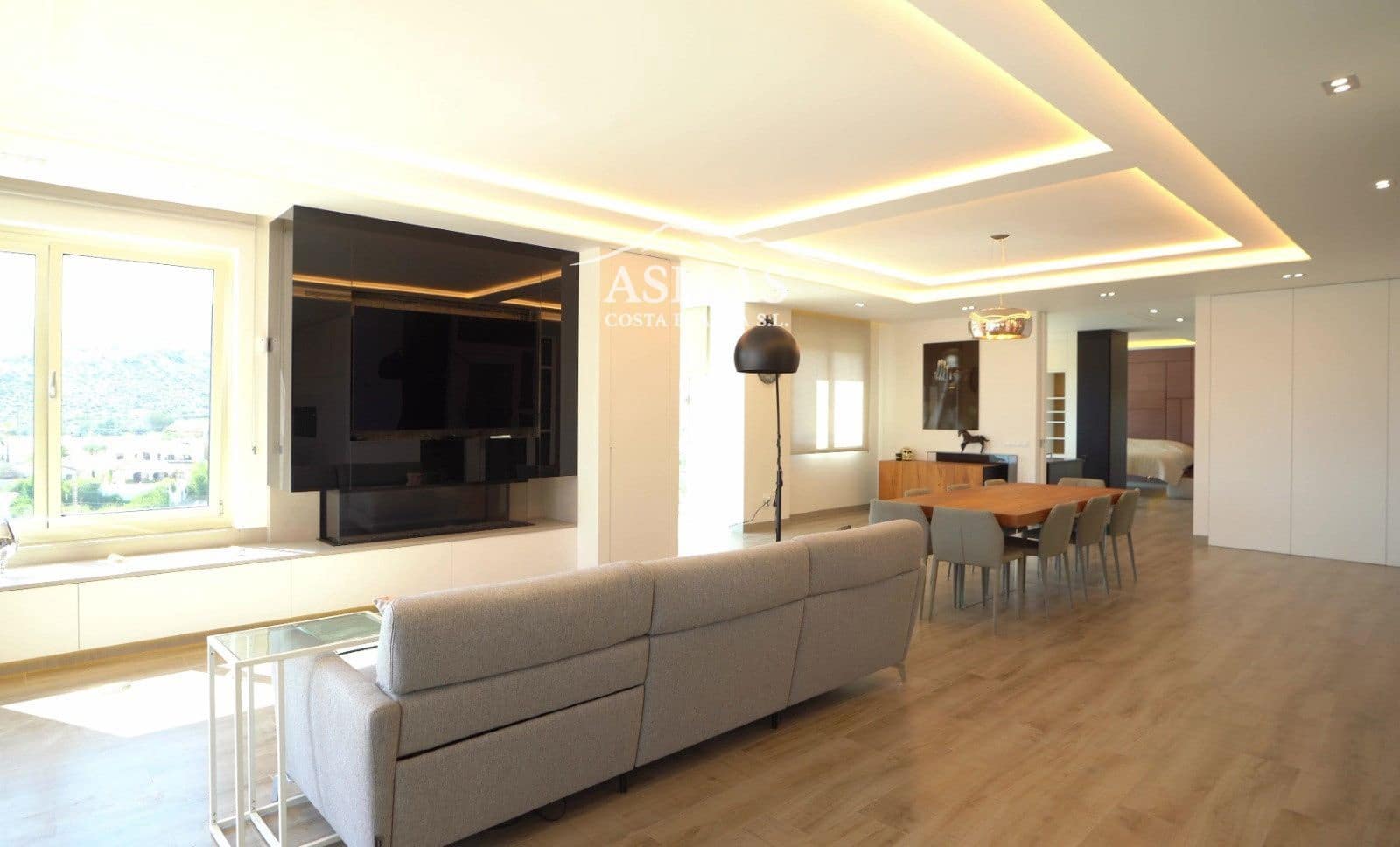 6 bedroom Villa for sale in El Campello with pool - € 2,650,000 (Ref: 9816592)