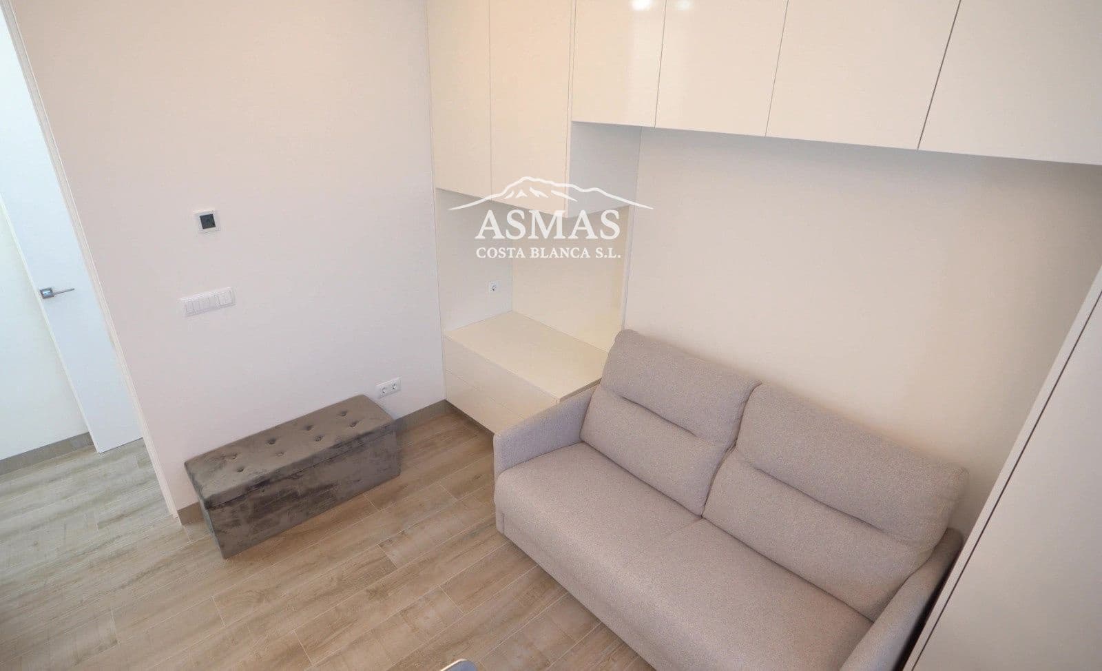 6 bedroom Villa for sale in El Campello with pool - € 2,650,000 (Ref: 9816592)