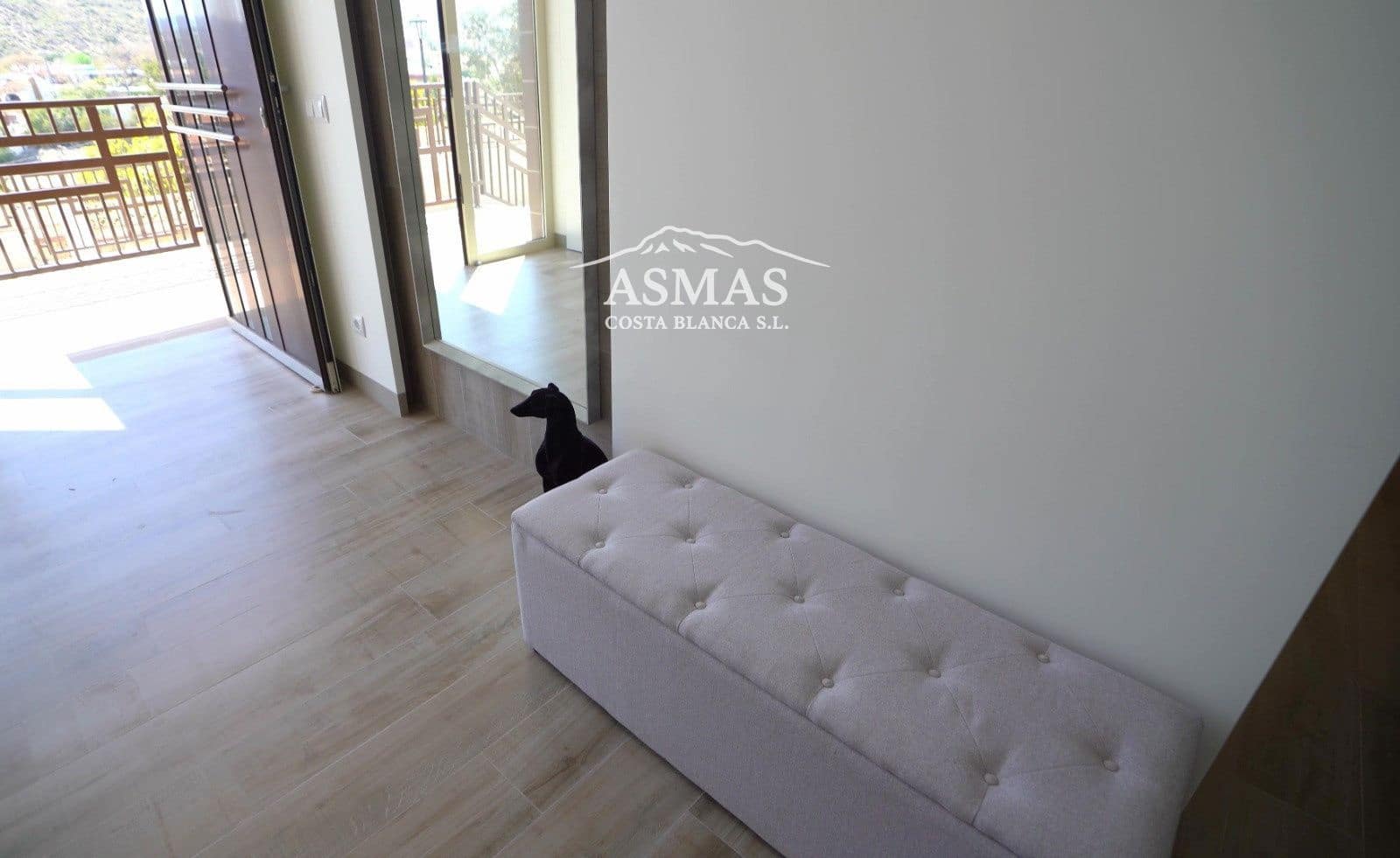 6 bedroom Villa for sale in El Campello with pool - € 2,650,000 (Ref: 9816592)