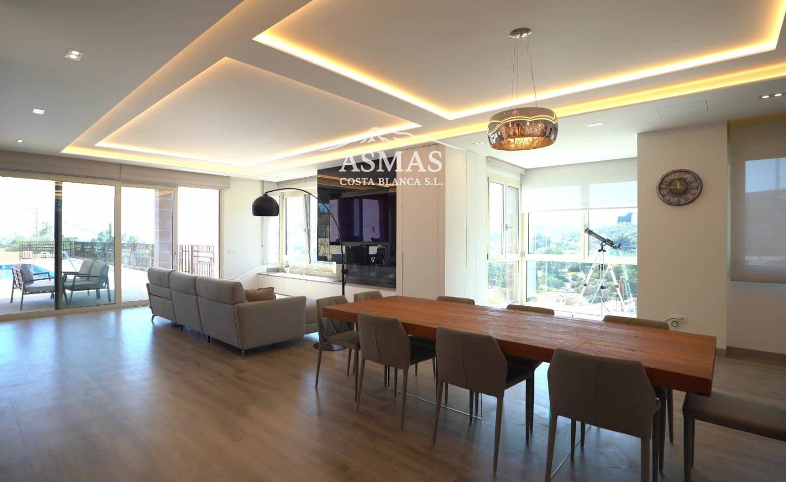 6 bedroom Villa for sale in El Campello with pool - € 2,650,000 (Ref: 9816592)
