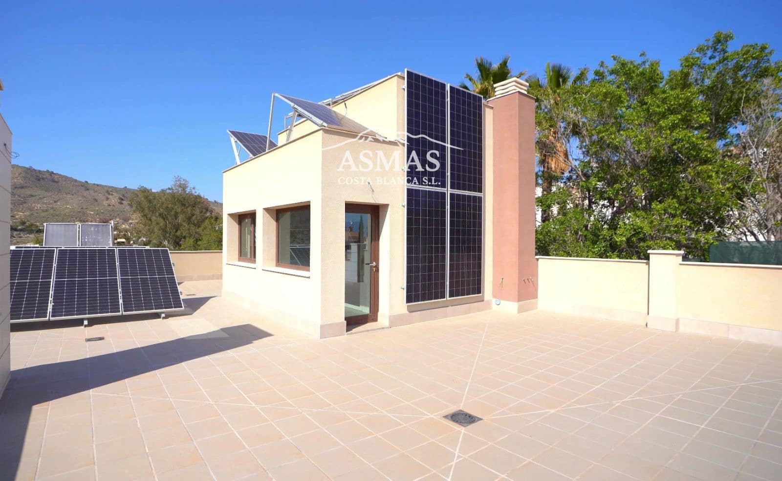 6 bedroom Villa for sale in El Campello with pool - € 2,650,000 (Ref: 9816592)