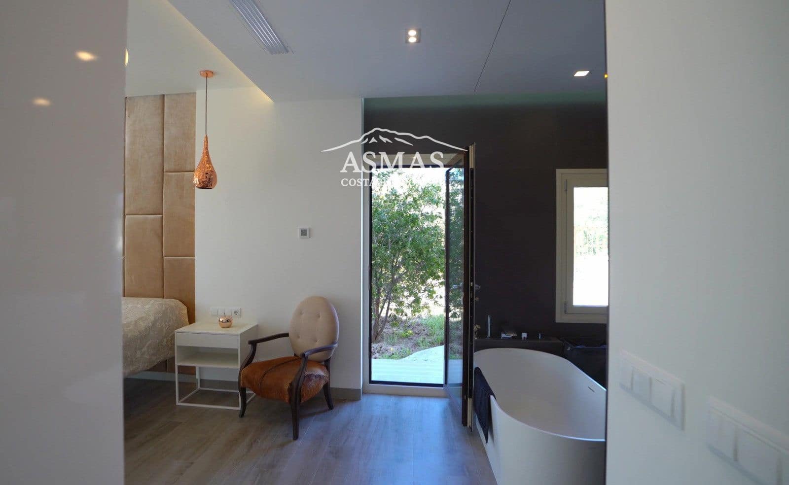6 bedroom Villa for sale in El Campello with pool - € 2,650,000 (Ref: 9816592)