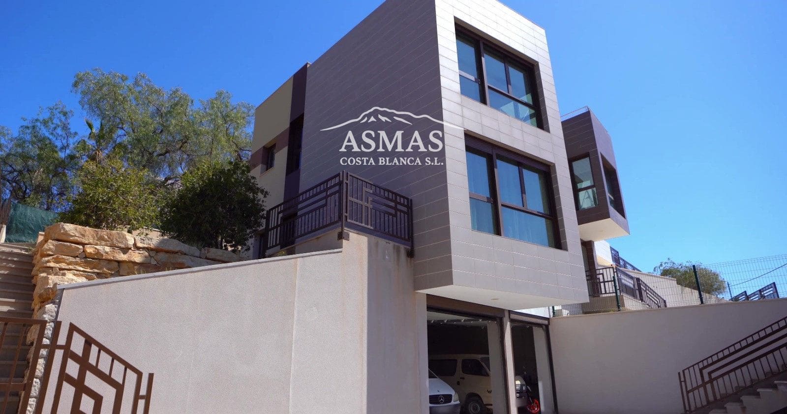 6 bedroom Villa for sale in El Campello with pool - € 2,650,000 (Ref: 9816592)