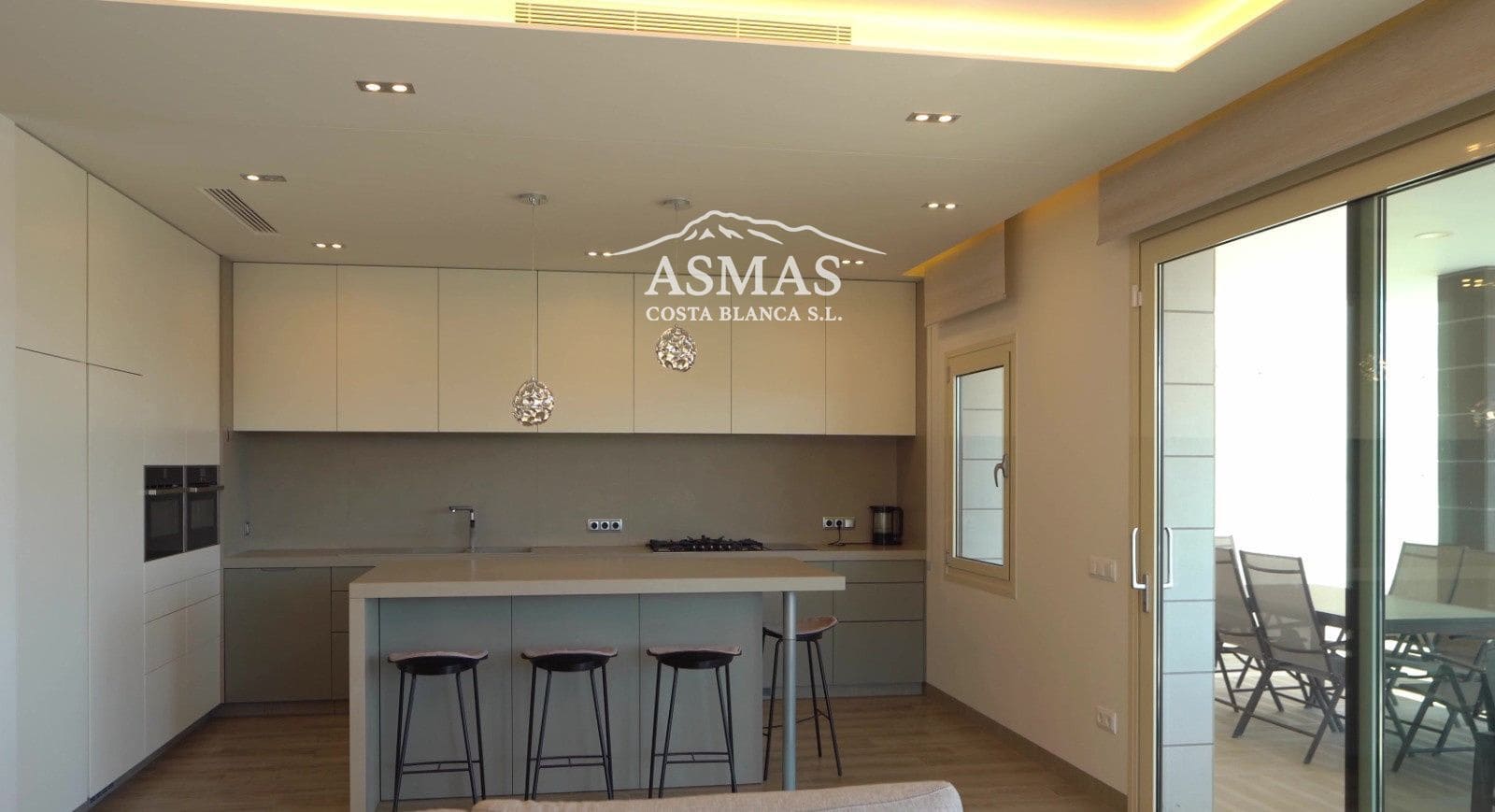 6 bedroom Villa for sale in El Campello with pool - € 2,650,000 (Ref: 9816592)