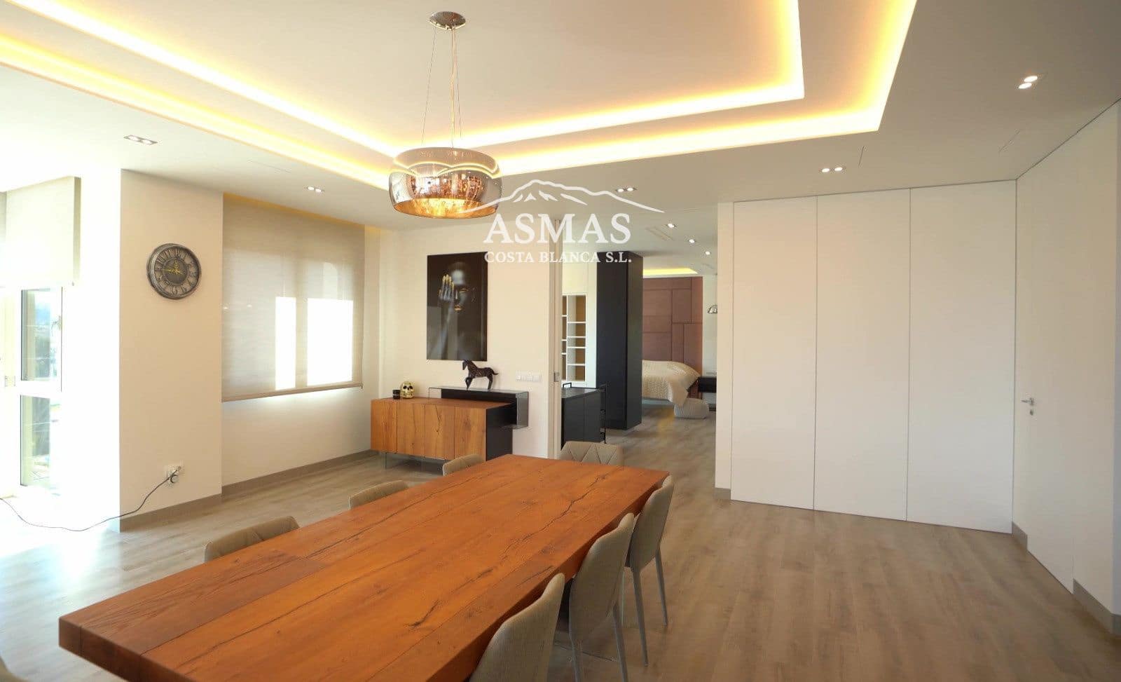 6 bedroom Villa for sale in El Campello with pool - € 2,650,000 (Ref: 9816592)
