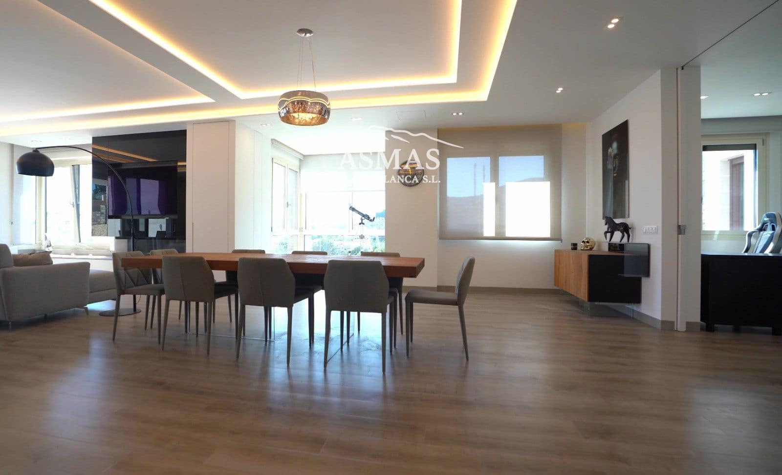 6 bedroom Villa for sale in El Campello with pool - € 2,650,000 (Ref: 9816592)