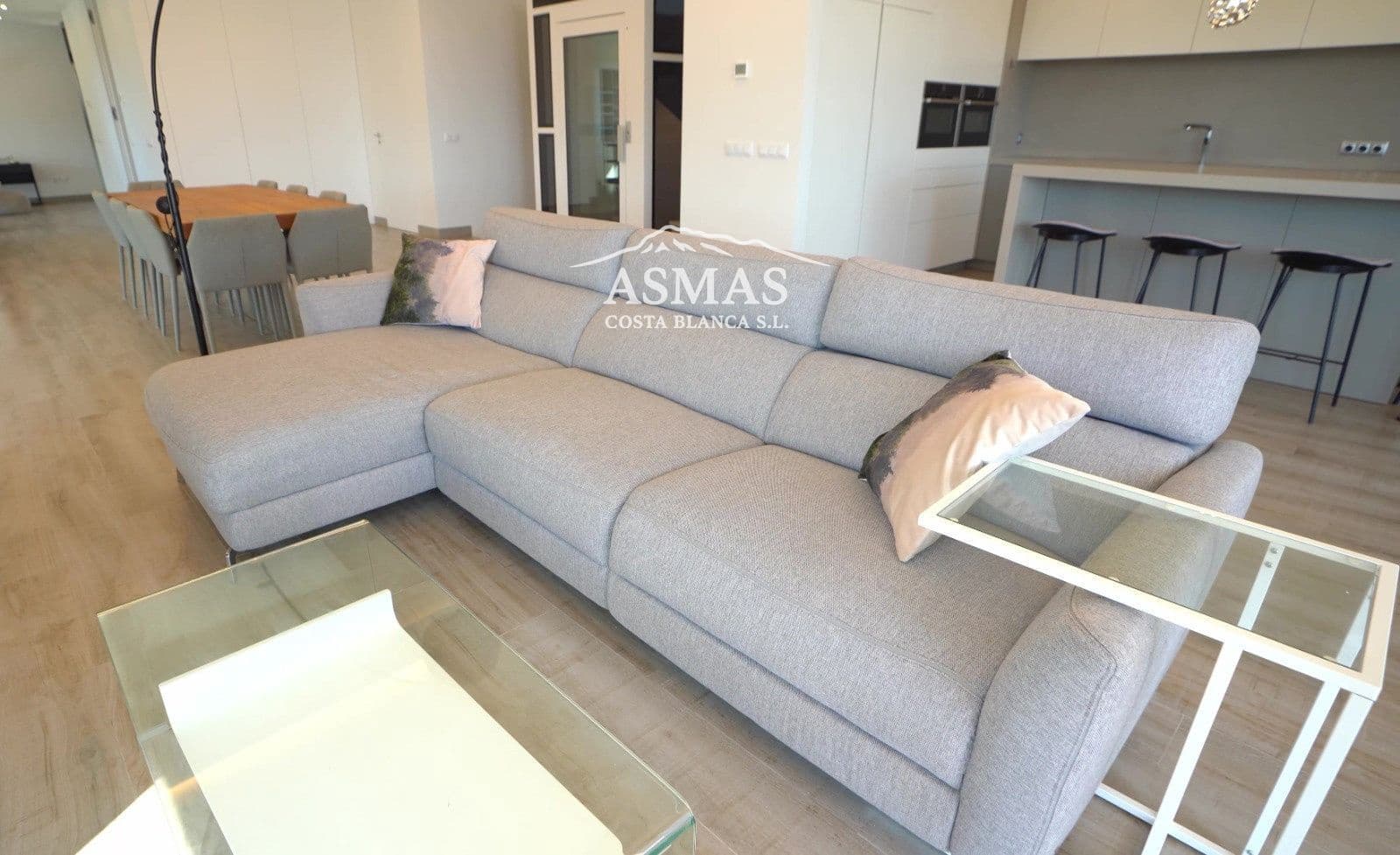 6 bedroom Villa for sale in El Campello with pool - € 2,650,000 (Ref: 9816592)