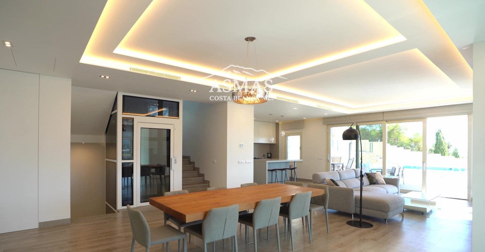 6 bedroom Villa for sale in El Campello with pool - € 2,650,000 (Ref: 9816592)
