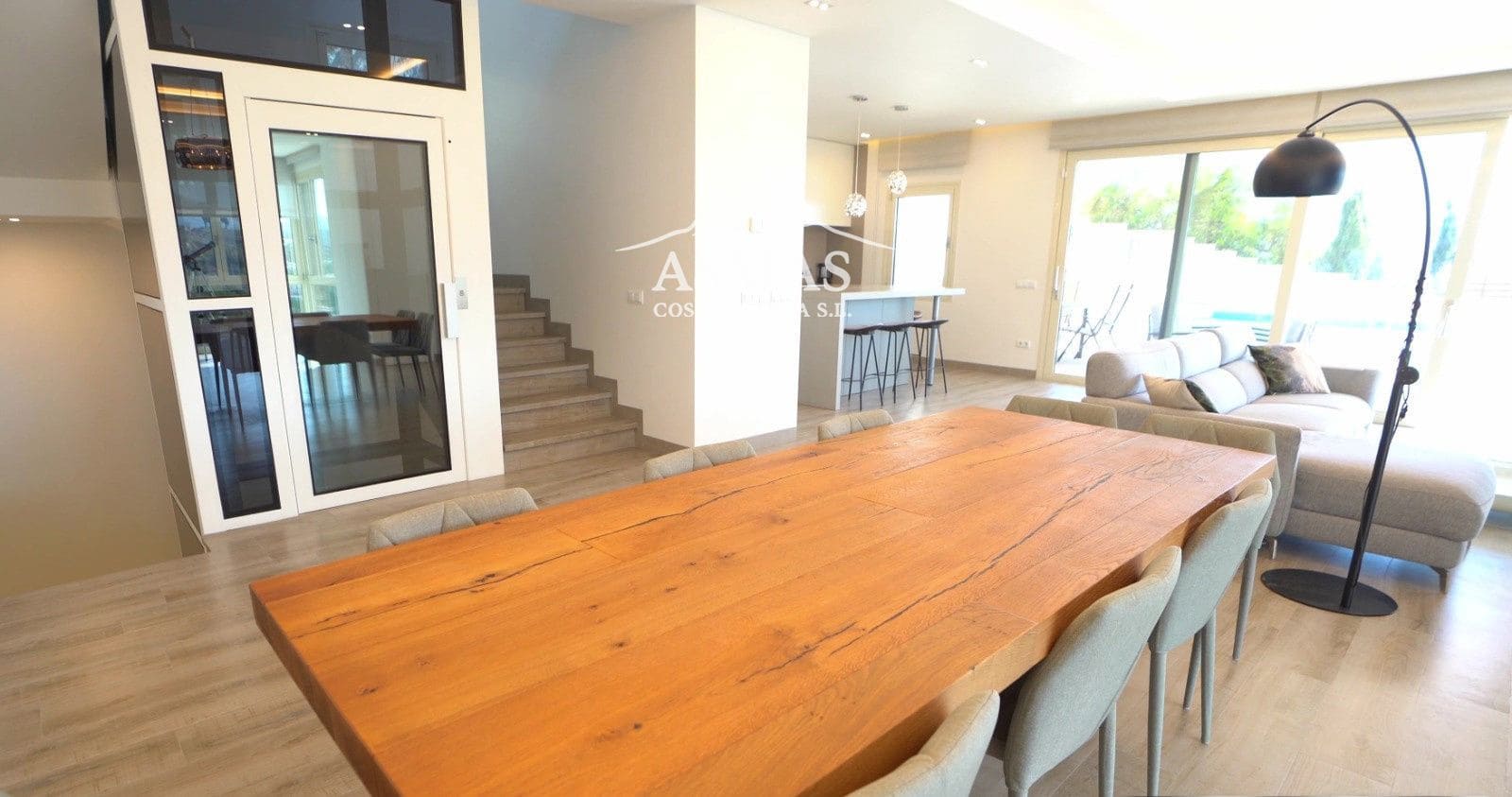 6 bedroom Villa for sale in El Campello with pool - € 2,650,000 (Ref: 9816592)