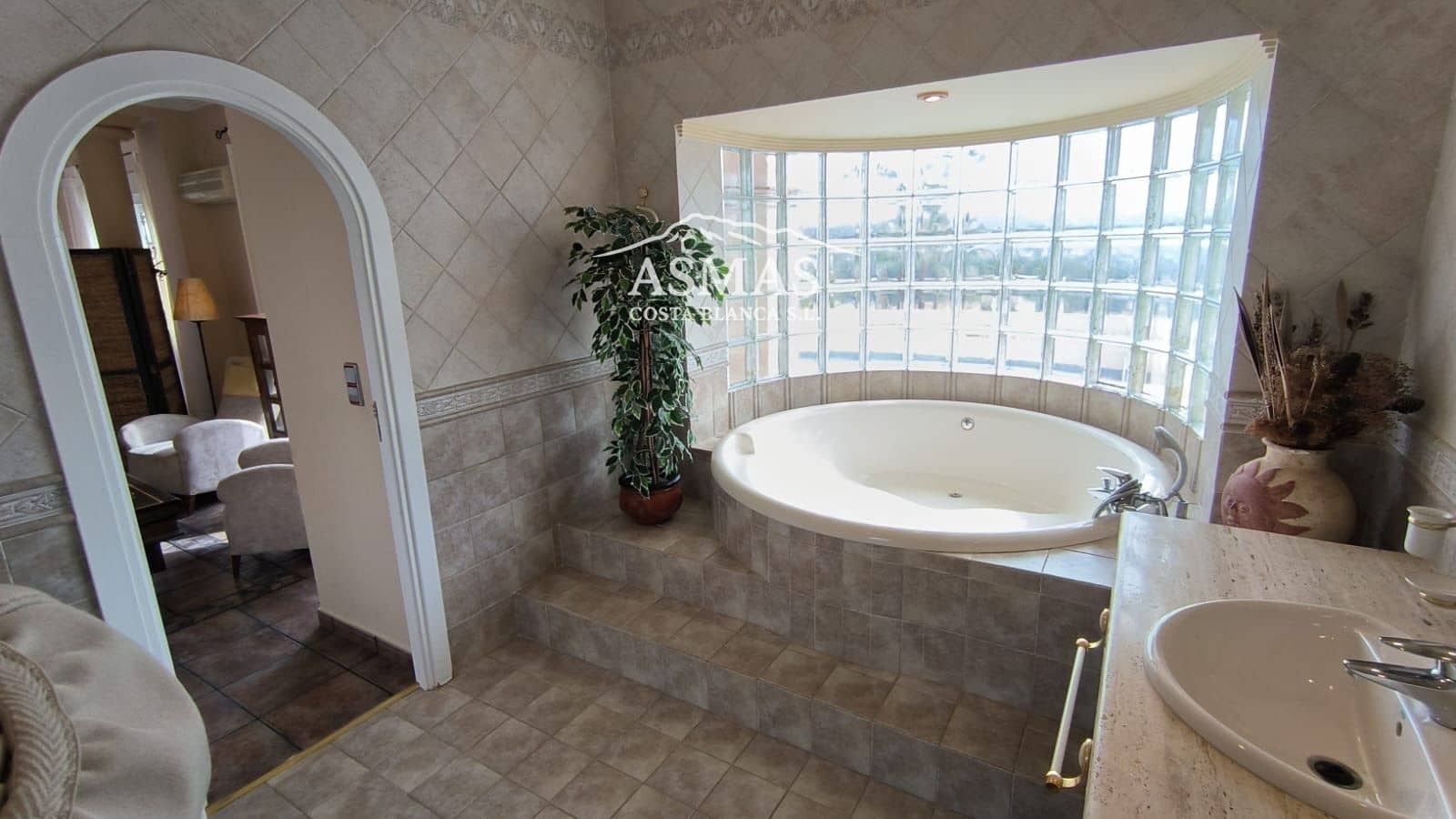 3 bedroom Villa for sale in Moraira - € 950,000 (Ref: 9958551)