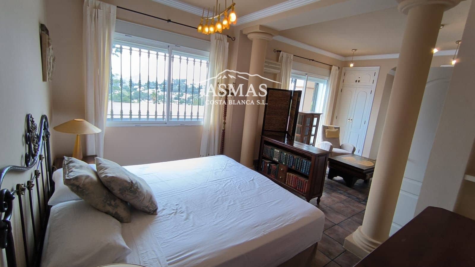 3 bedroom Villa for sale in Moraira - € 950,000 (Ref: 9958551)