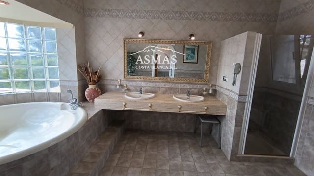 3 soveværelse Villa til salg i Moraira, Teulada-Moraira - € 950.000 (Ref: 9958551)