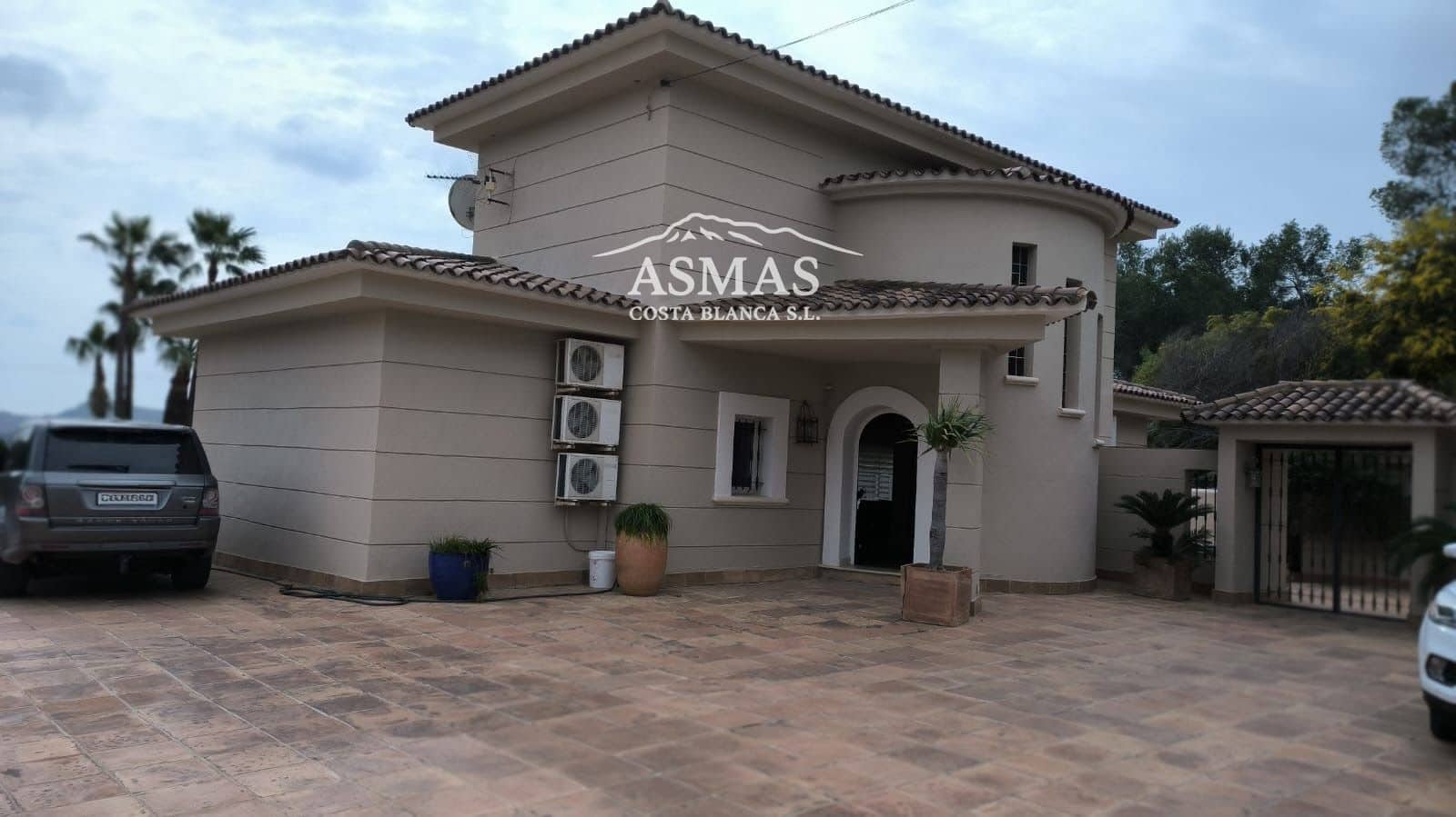 3 bedroom Villa for sale in Moraira - € 950,000 (Ref: 9958551)