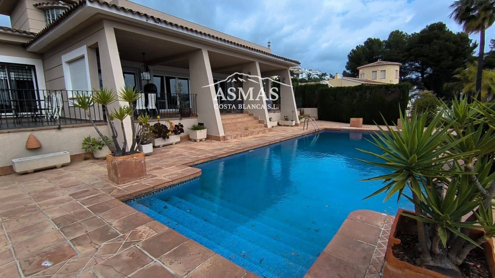 3 bedroom Villa for sale in Moraira - € 950,000 (Ref: 9958551)