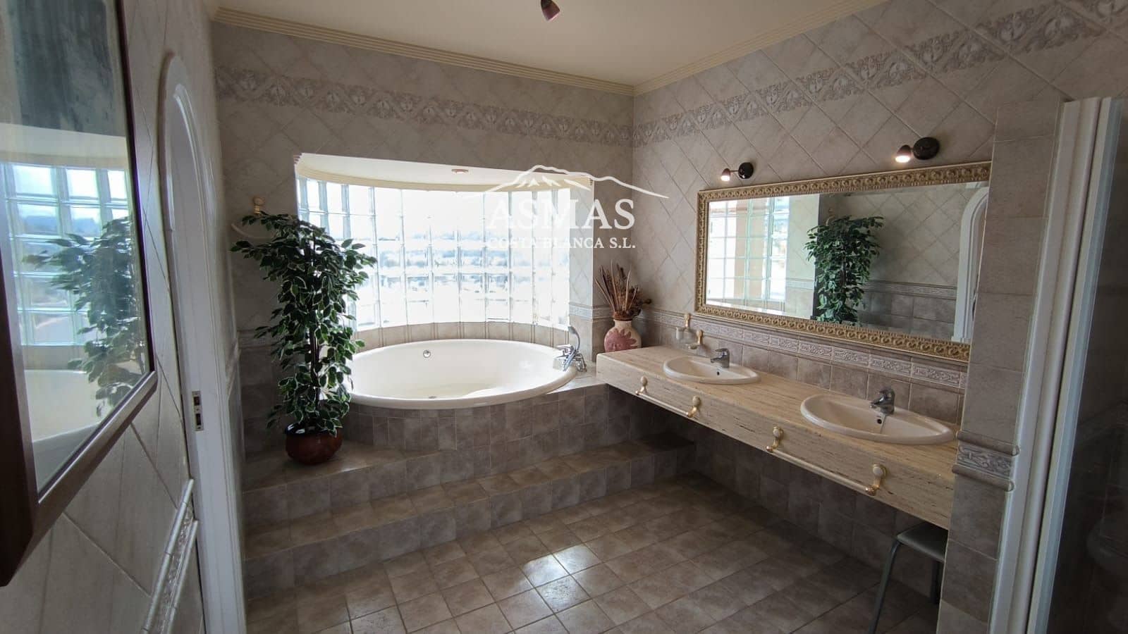 3 bedroom Villa for sale in Moraira - € 950,000 (Ref: 9958551)