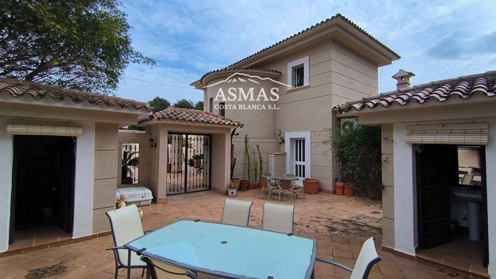 3 bedroom Villa for sale in Moraira - € 950,000 (Ref: 9958551)