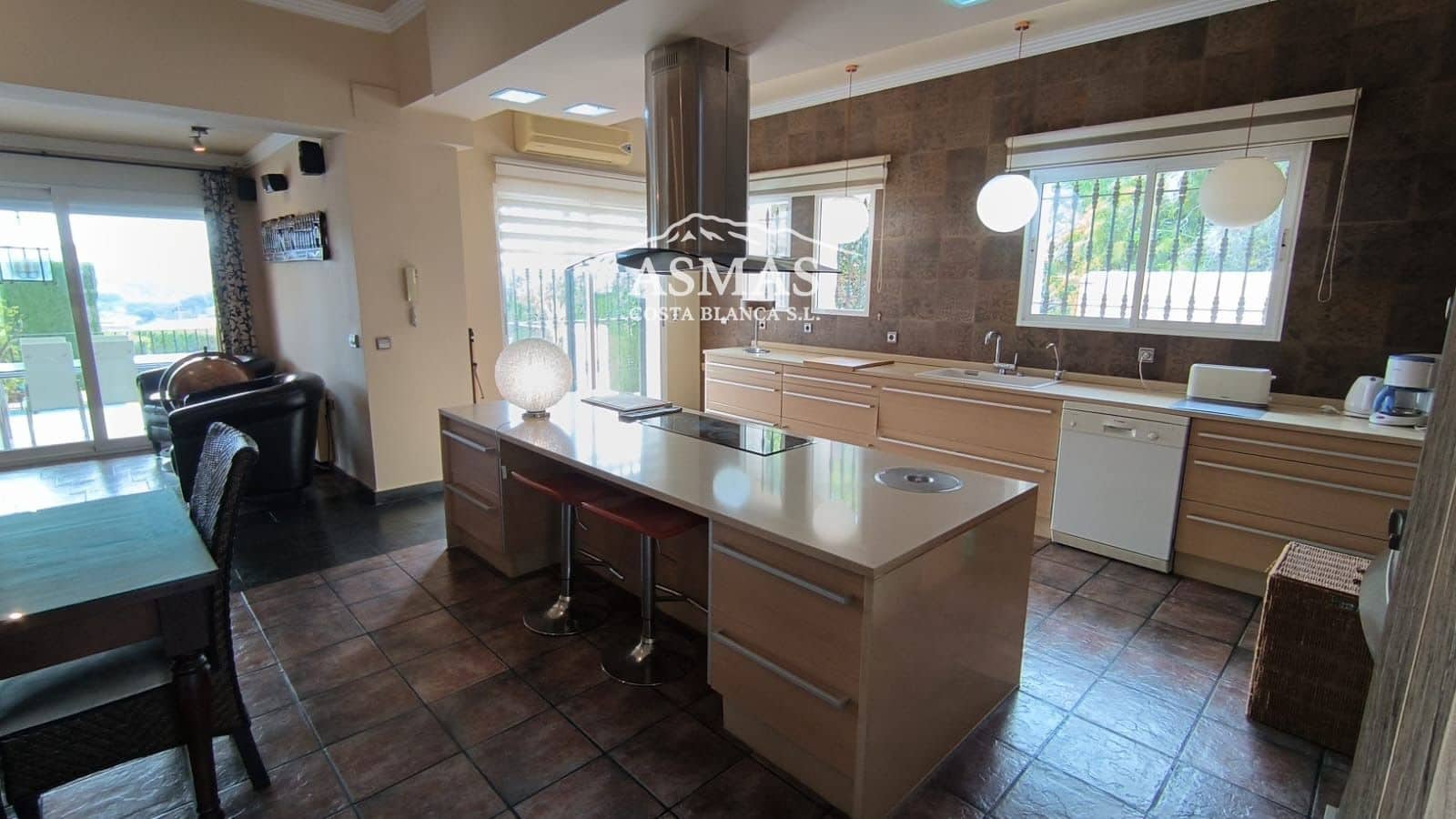 3 bedroom Villa for sale in Moraira - € 950,000 (Ref: 9958551)