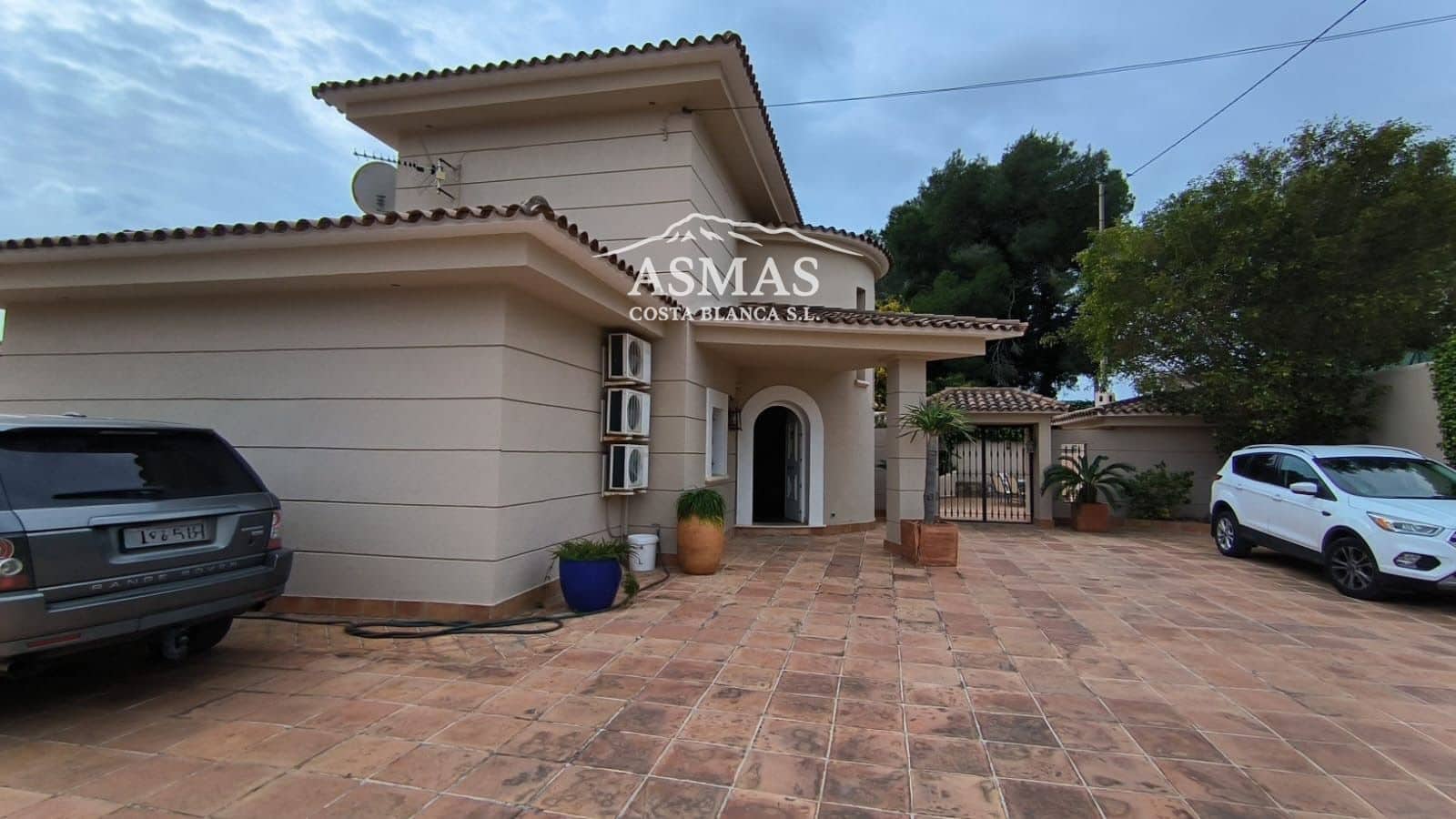 3 bedroom Villa for sale in Moraira - € 950,000 (Ref: 9958551)