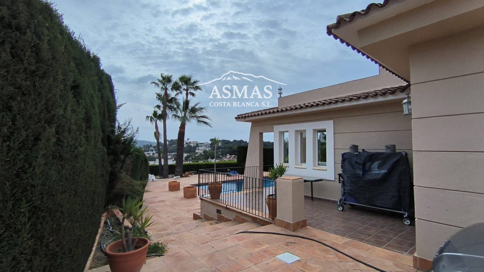 3 bedroom Villa for sale in Moraira - € 950,000 (Ref: 9958551)