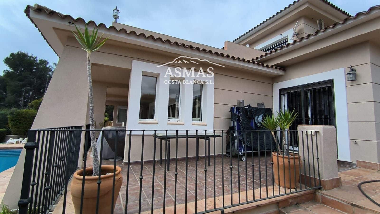 3 bedroom Villa for sale in Moraira - € 950,000 (Ref: 9958551)