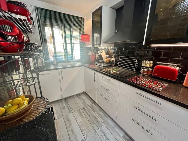 3 soveværelse Rækkehus til salg i Las Chafiras (San Miguel), San Miguel de Abona med swimmingpool garage - € 399.950 (Ref: 9795595)