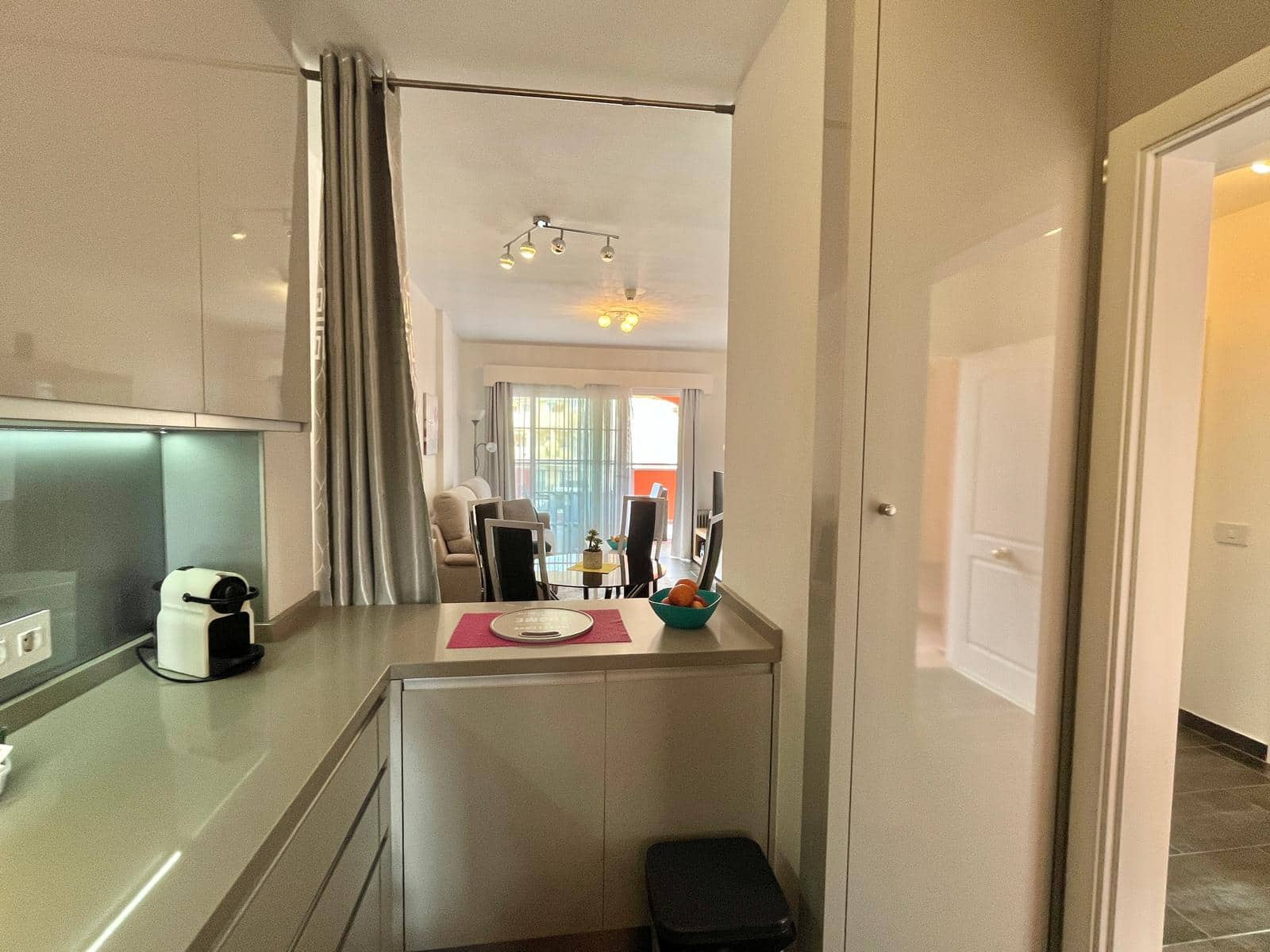 1 sovrum Lägenhet till salu i Arona med pool - 310 000 € (Ref: 9795684)