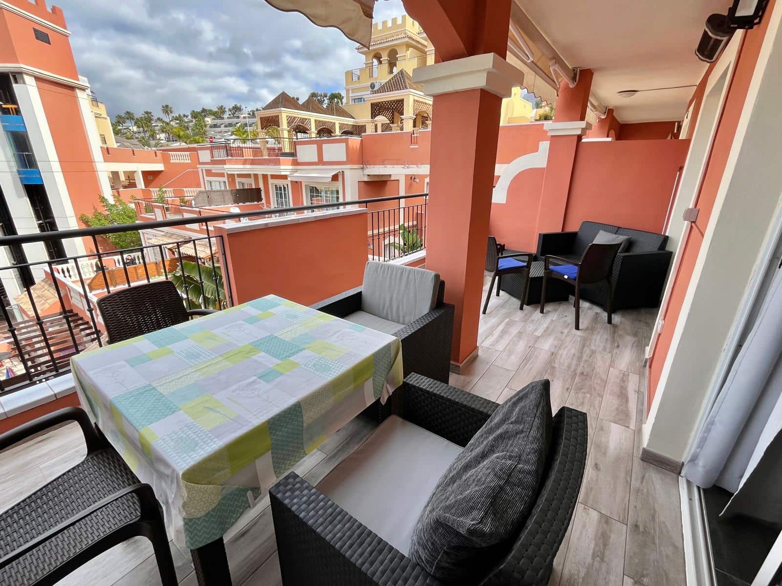 1 sovrum Lägenhet till salu i Arona med pool - 310 000 € (Ref: 9795684)