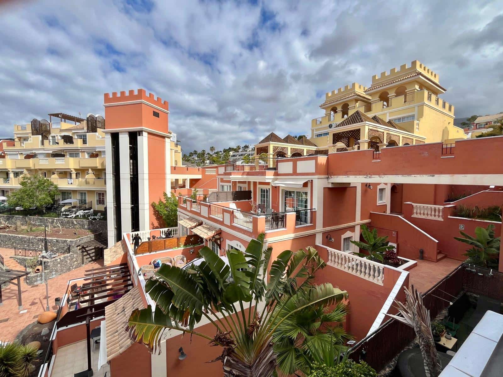 1 sovrum Lägenhet till salu i Arona med pool - 310 000 € (Ref: 9795684)