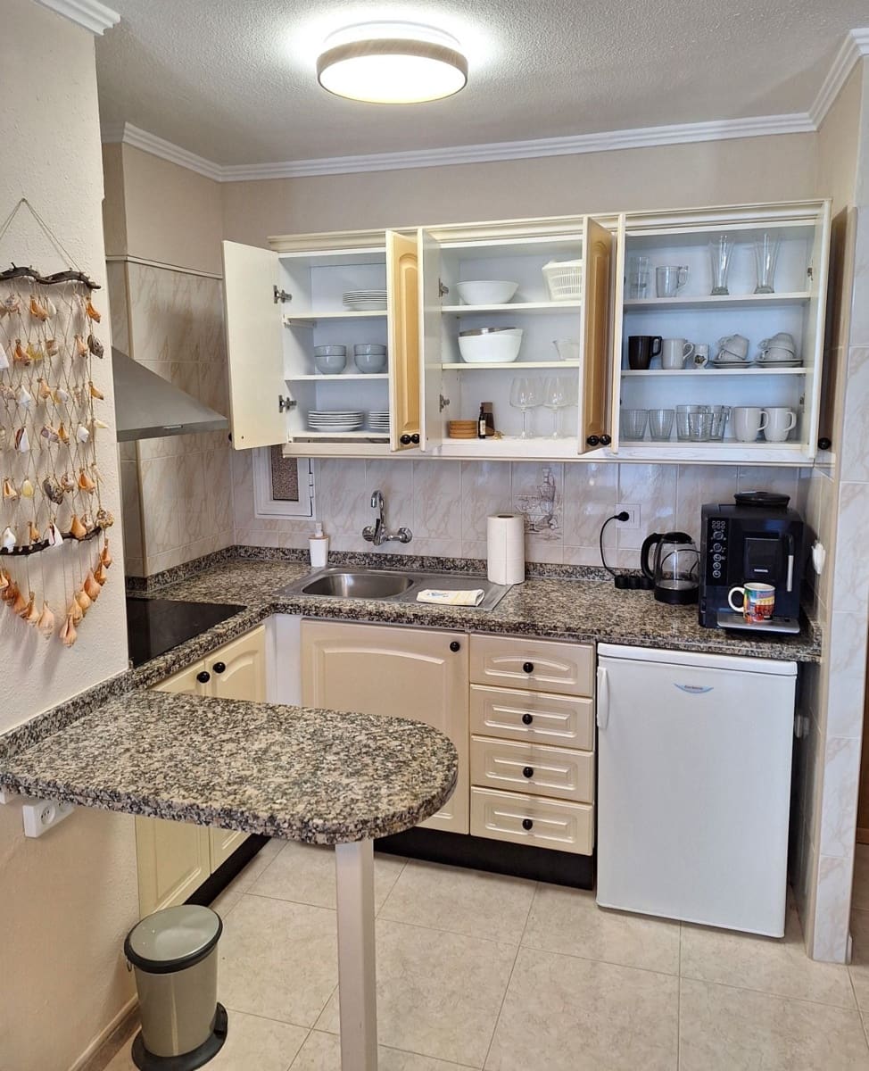 1 Zimmer Apartment zu verkaufen in Los Cristianos mit Pool - 299.000 € (Ref: 9802560)