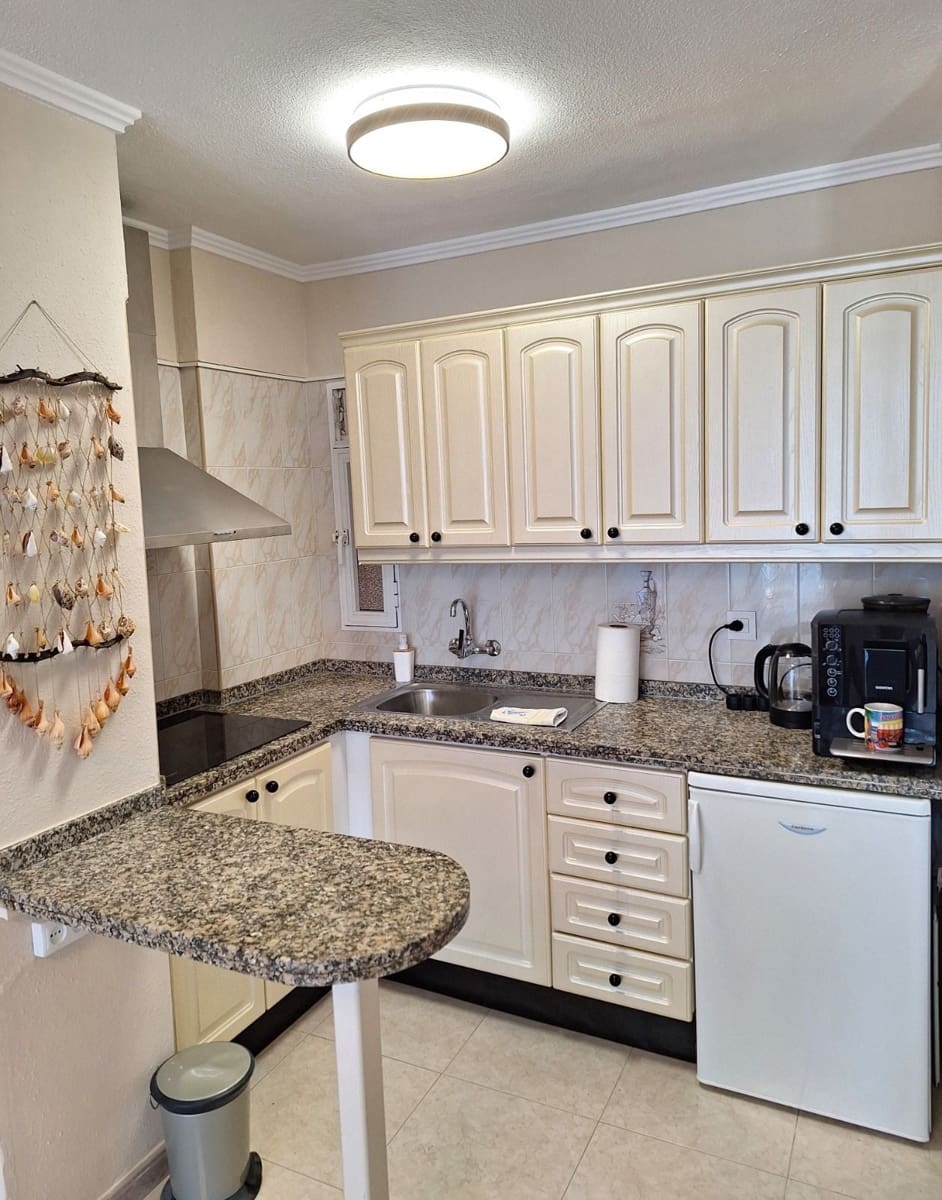 1 Zimmer Apartment zu verkaufen in Los Cristianos mit Pool - 299.000 € (Ref: 9802560)