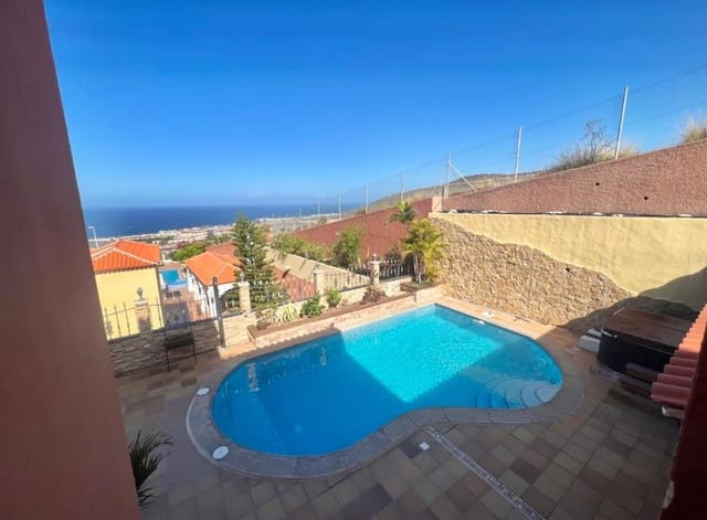 4 chambre Villa/Maison Mitoyenne à vendre à Torviscas Centro y Alto, Adeje avec piscine garage - 895 000 € (Ref: 9802711)