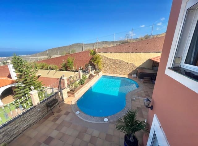 4 chambre Villa/Maison Mitoyenne à vendre à Torviscas Centro y Alto, Adeje avec piscine garage - 895 000 € (Ref: 9802711)