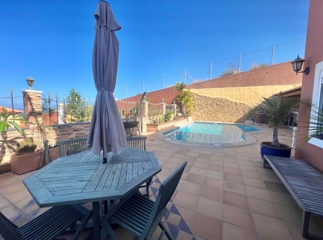 4 chambre Villa/Maison Mitoyenne à vendre à Torviscas Centro y Alto, Adeje avec piscine garage - 895 000 € (Ref: 9802711)