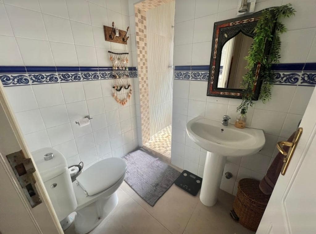 4 chambre Villa/Maison Mitoyenne à vendre à Costa Adeje avec piscine garage - 895 000 € (Ref: 9802711)