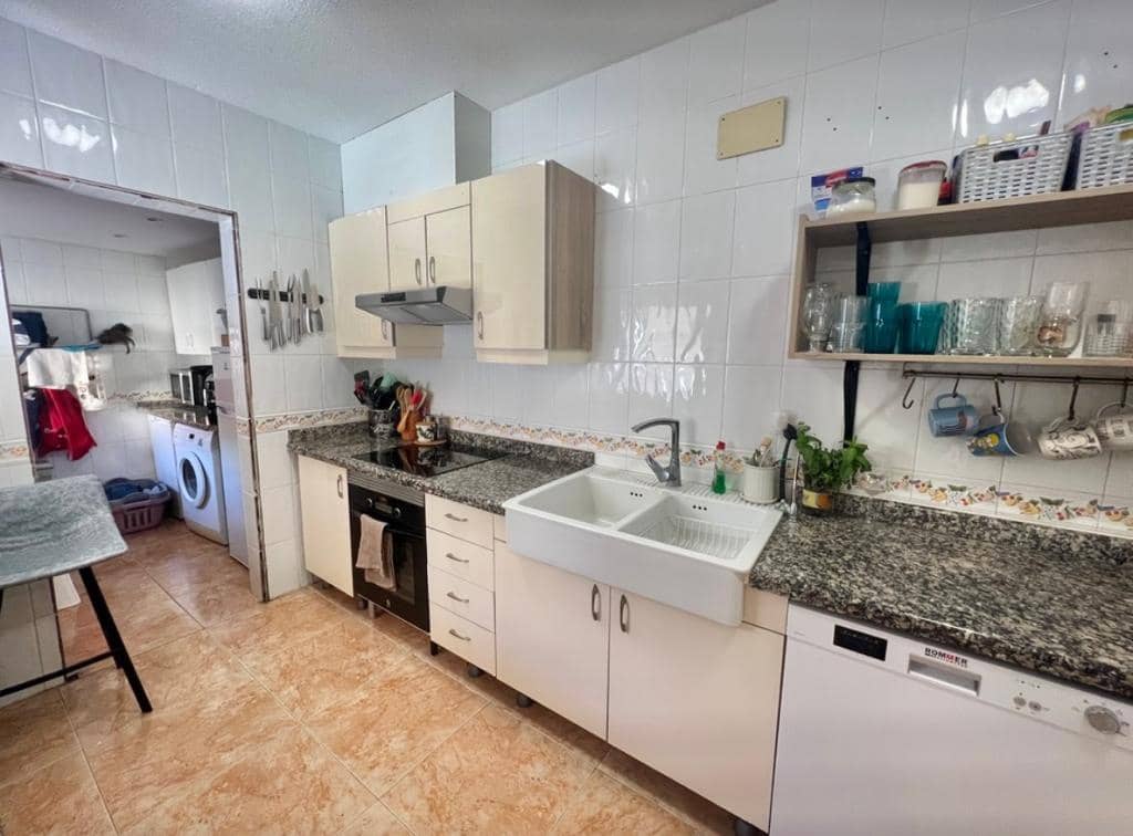 4 chambre Villa/Maison Mitoyenne à vendre à Costa Adeje avec piscine garage - 895 000 € (Ref: 9802711)