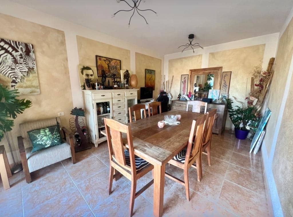 4 chambre Villa/Maison Mitoyenne à vendre à Costa Adeje avec piscine garage - 895 000 € (Ref: 9802711)