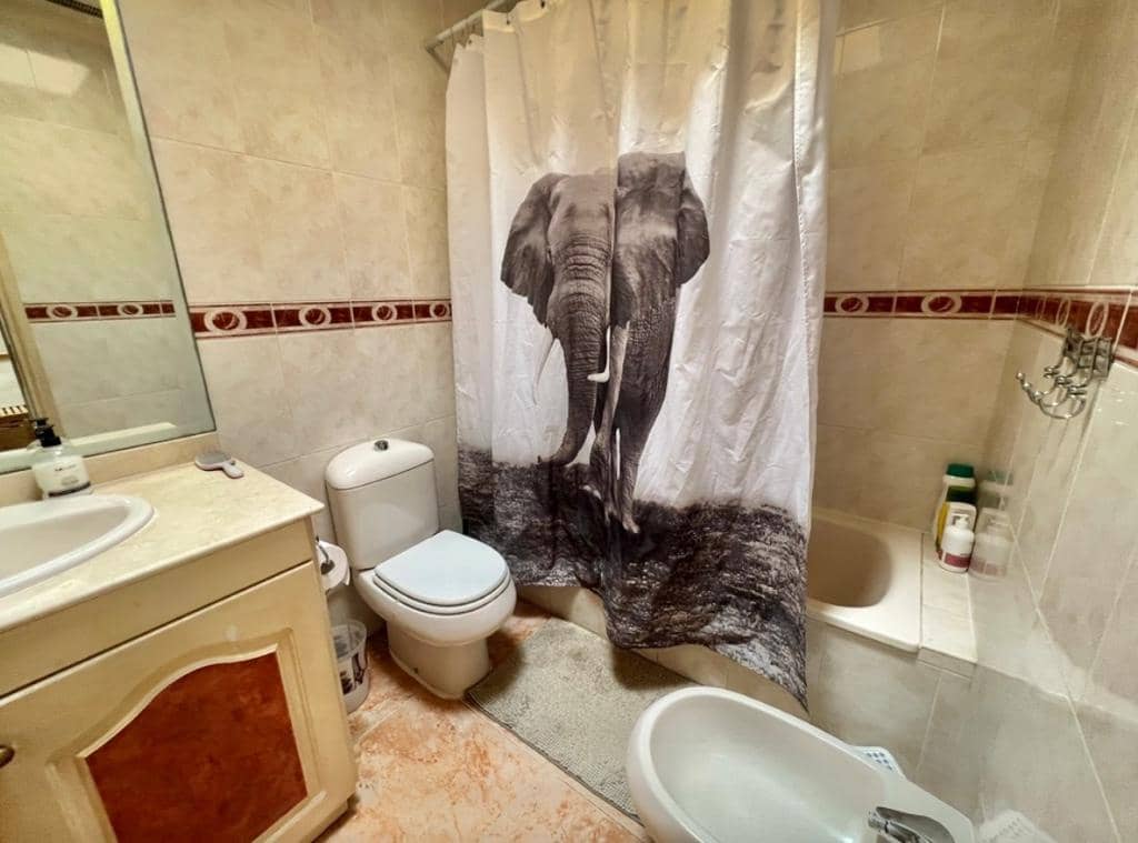 4 chambre Villa/Maison Mitoyenne à vendre à Costa Adeje avec piscine garage - 895 000 € (Ref: 9802711)