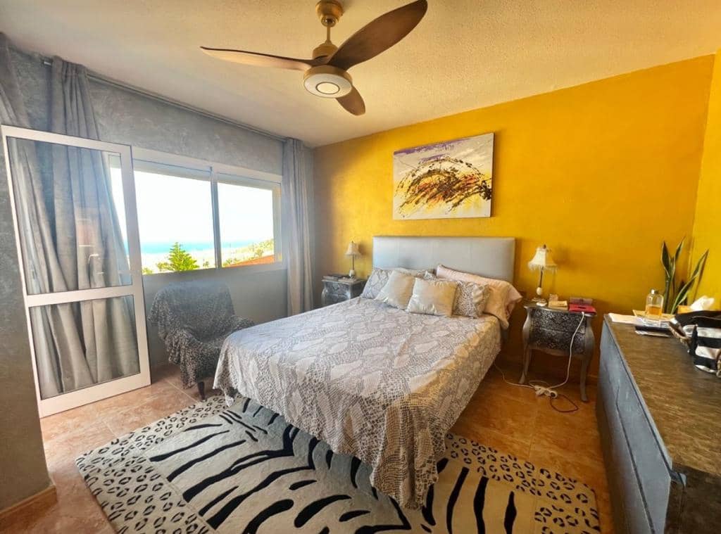 4 chambre Villa/Maison Mitoyenne à vendre à Costa Adeje avec piscine garage - 895 000 € (Ref: 9802711)