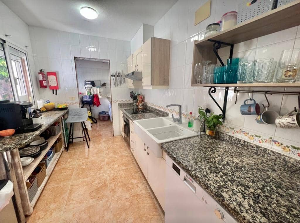 4 chambre Villa/Maison Mitoyenne à vendre à Costa Adeje avec piscine garage - 895 000 € (Ref: 9802711)