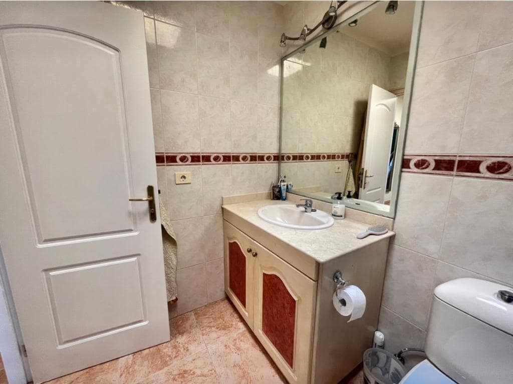 4 chambre Villa/Maison Mitoyenne à vendre à Costa Adeje avec piscine garage - 895 000 € (Ref: 9802711)