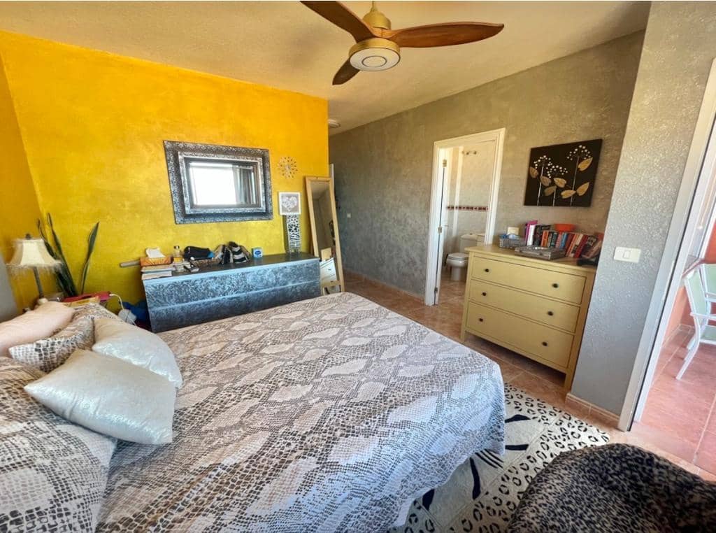 4 chambre Villa/Maison Mitoyenne à vendre à Costa Adeje avec piscine garage - 895 000 € (Ref: 9802711)