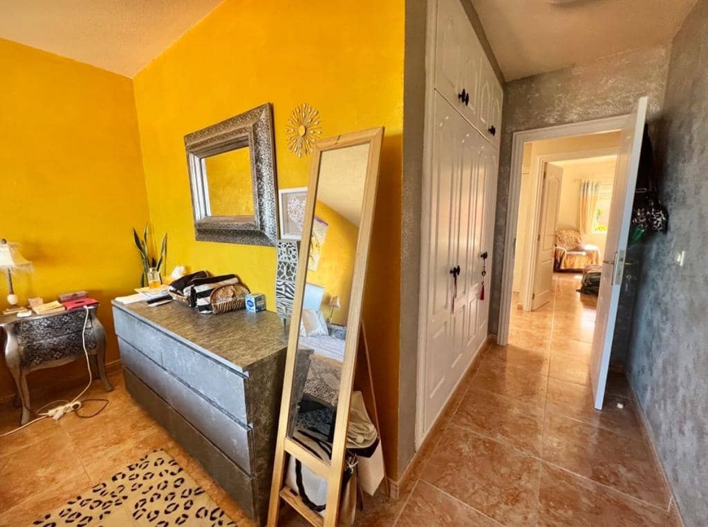 4 chambre Villa/Maison Mitoyenne à vendre à Costa Adeje avec piscine garage - 895 000 € (Ref: 9802711)