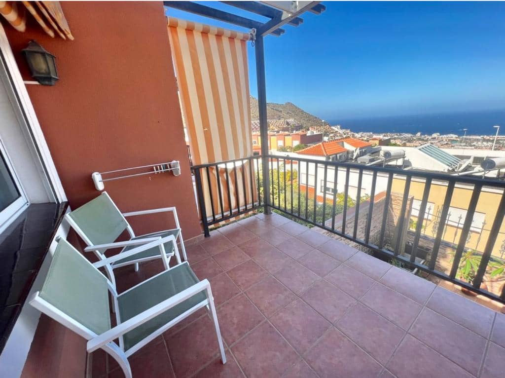 4 chambre Villa/Maison Mitoyenne à vendre à Costa Adeje avec piscine garage - 895 000 € (Ref: 9802711)