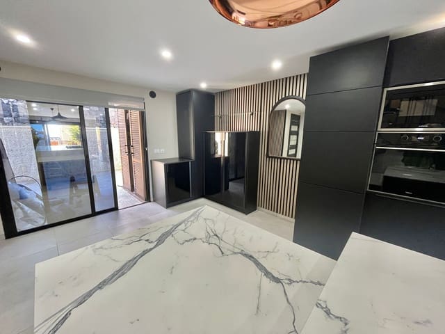 3 soveværelse Rækkehus til salg i Casco Urbano, Adeje med garage - € 665.000 (Ref: 9802882)