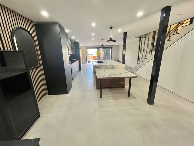 3 soveværelse Rækkehus til salg i Casco Urbano, Adeje med garage - € 665.000 (Ref: 9802882)