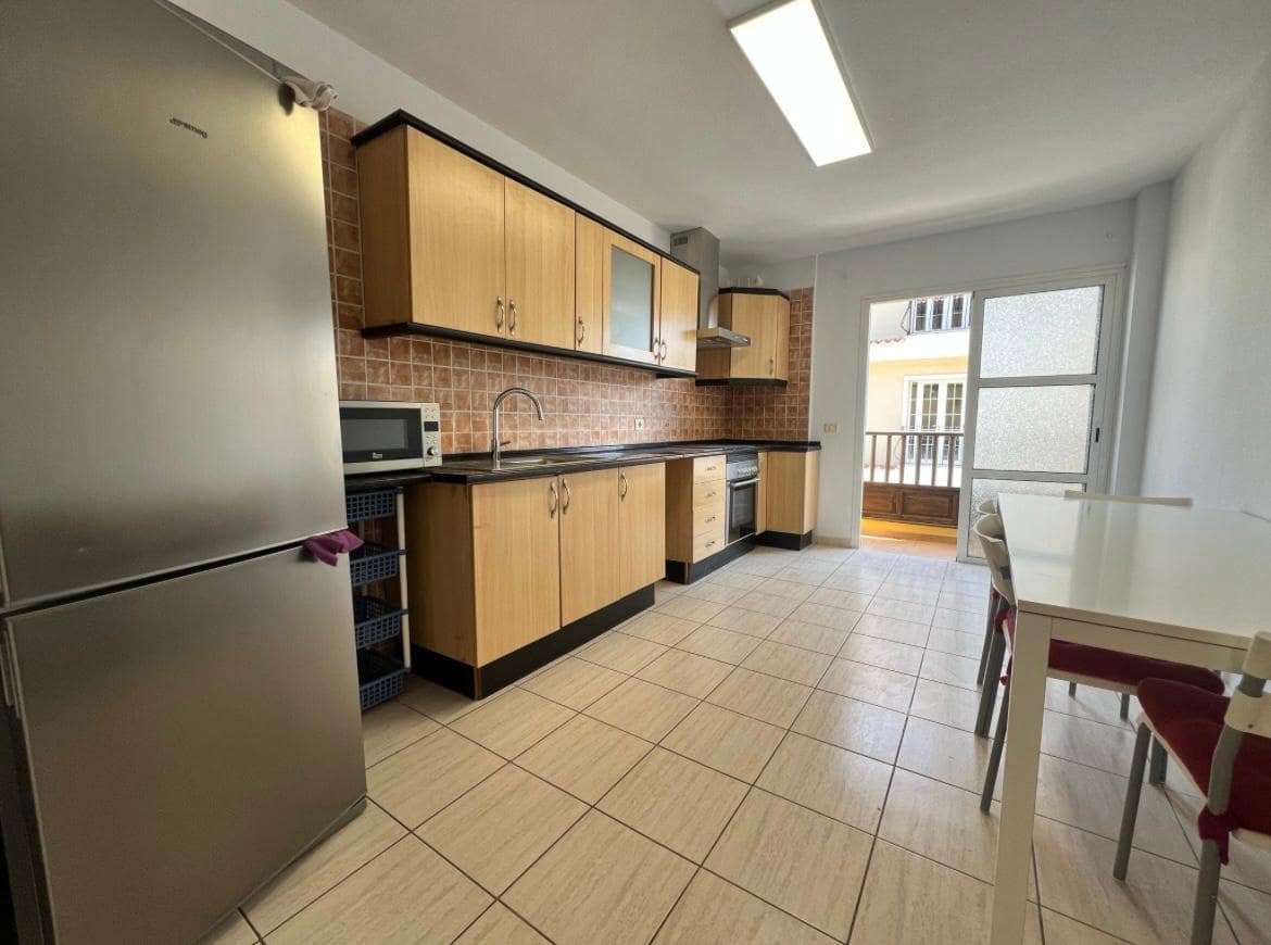 Adosado de 3 habitaciones en Arona en venta con garaje - 290.000 € (Ref: 9805524)